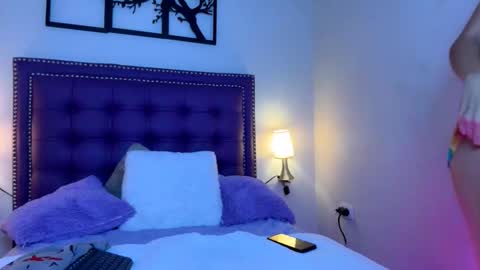 Snapshot of emahealt chatting on October 2025 12:43:02 AM EMA HEALT online show from October 2025 12:43:02 AM