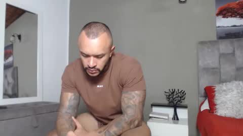 Snapshot of emanuelspencer chatting on April 2026 05:10:02 AM emanuelspencer online show from April 2026 05:10:02 AM