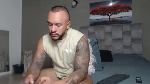Snapshot of emanuelspencer chatting on May 2026 01:46:02 AM emanuelspencer online show from May 2026 01:46:02 AM