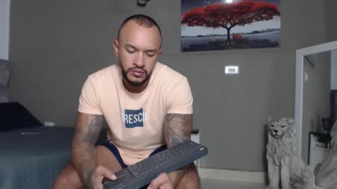 Snapshot of emanuelspencer chatting on May 2026 05:27:02 AM emanuelspencer online show from May 2026 05:27:02 AM