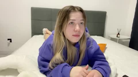 Snapshot of ember_bunny chatting on February 2025 10:09:01 PM alice online show from February 2025 10:09:01 PM