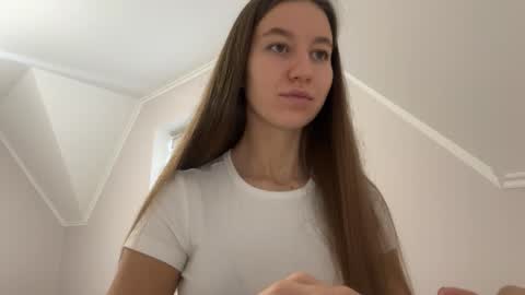 Alina online show from November 2025 11:54:01 AM