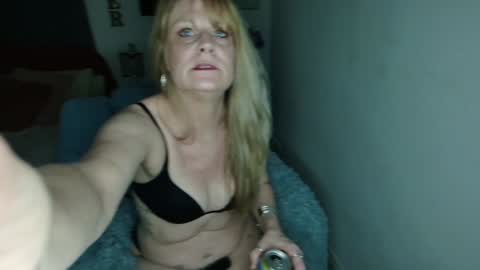 Snapshot of emberpheonixxx chatting on December 2024 02:09:01 AM Ember Pheonixxx online show from December 2024 02:09:01 AM