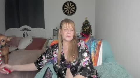 Snapshot of emberpheonixxx chatting on December 2024 04:31:02 AM Ember Pheonixxx online show from December 2024 04:31:02 AM