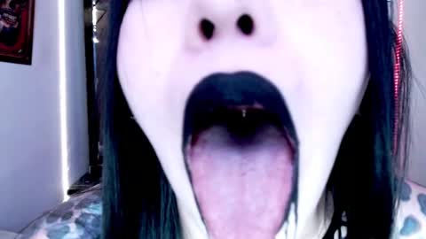 Snapshot of emearld_black chatting on December 2024 07:35:02 AM Emerald Black online show from December 2024 07:35:02 AM