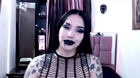 Snapshot of emearld_black chatting on December 2024 11:18:01 AM Emerald Black online show from December 2024 11:18:01 AM