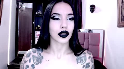 Snapshot of emearld_black chatting on December 2024 07:22:02 AM Emerald Black online show from December 2024 07:22:02 AM