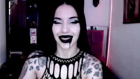 Snapshot of emearld_black chatting on December 2024 10:27:01 AM Emerald Black online show from December 2024 10:27:01 AM