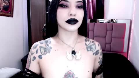 Snapshot of emearld_black chatting on January 2025 12:57:02 PM Emerald Black online show from January 2025 12:57:02 PM