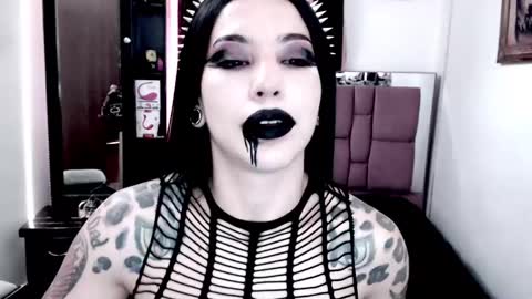 Snapshot of emearld_black chatting on January 2025 12:05:02 PM Emerald Black online show from January 2025 12:05:02 PM