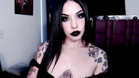 Snapshot of emearld_black chatting on January 2025 11:17:01 AM Emerald Black online show from January 2025 11:17:01 AM