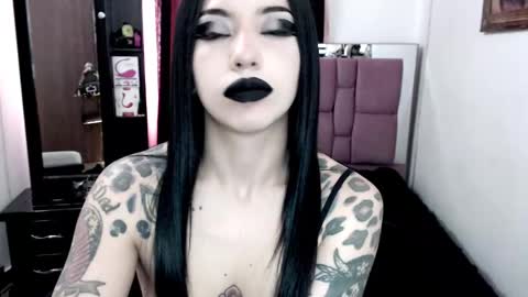 Snapshot of emearld_black chatting on January 2025 02:21:01 PM Emerald Black online show from January 2025 02:21:01 PM