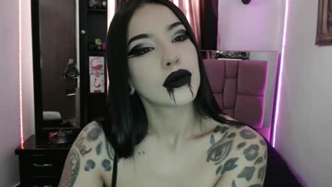Snapshot of emearld_black chatting on February 2025 03:42:01 PM Emerald Black online show from February 2025 03:42:01 PM