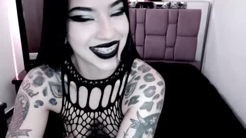 Snapshot of emearld_black chatting on February 2025 06:26:02 PM Emerald Black online show from February 2025 06:26:02 PM