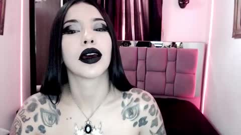 Snapshot of emearld_black chatting on February 2025 12:01:02 PM Emerald Black online show from February 2025 12:01:02 PM