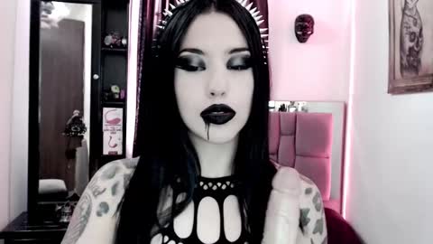 Snapshot of emearld_black chatting on February 2025 01:50:01 PM Emerald Black online show from February 2025 01:50:01 PM
