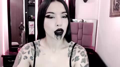 Snapshot of emearld_black chatting on February 2025 01:11:01 PM Emerald Black online show from February 2025 01:11:01 PM