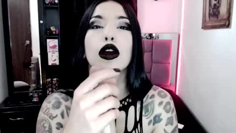 Snapshot of emearld_black chatting on February 2025 10:47:02 AM Emerald Black online show from February 2025 10:47:02 AM