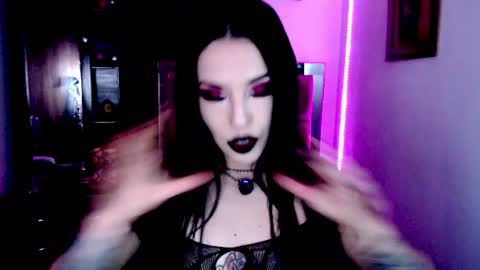 Snapshot of emearld_black chatting on July 2026 05:25:02 AM Emerald Black online show from July 2026 05:25:02 AM