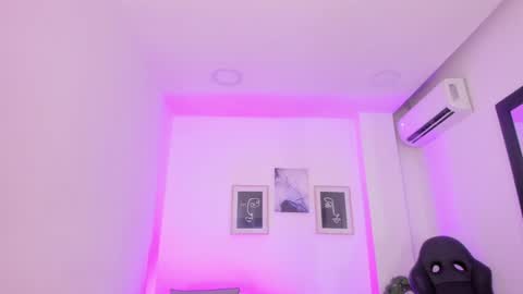 emelie_89 online show from December 2024 11:49:02 AM