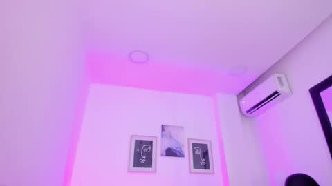 emelie_89 online show from December 2024 03:26:02 PM
