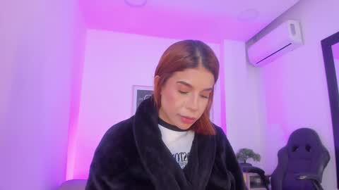emelie_89 online show from December 2024 11:50:01 PM