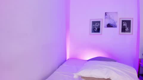 emelie_89 online show from January 2025 02:51:02 PM