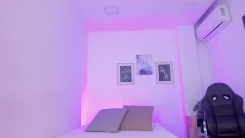 emelie_89 online show from January 2025 11:43:02 AM