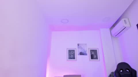 emelie_89 online show from February 2025 12:33:01 PM