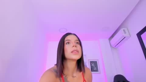 emelie_89 online show from March 2025 12:01:02 PM