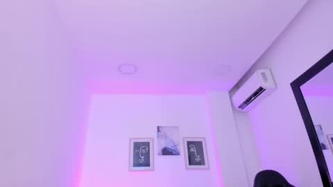 emelie_89 online show from March 2025 12:01:02 PM