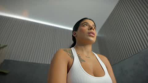 emelie_89 online show from April 2026 11:35:01 AM