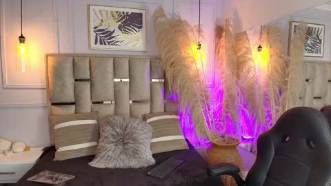 Snapshot of emelie_ch_ chatting on January 2025 06:06:02 AM Emily  online show from January 2025 06:06:02 AM