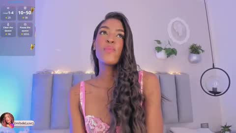 Snapshot of emely_deluxe chatting on September 2025 11:34:02 AM Emely online show from September 2025 11:34:02 AM