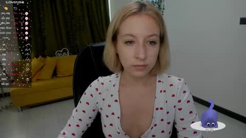 Snapshot of emely_garcias chatting on October 2025 11:09:02 AM emelia online show from October 2025 11:09:02 AM