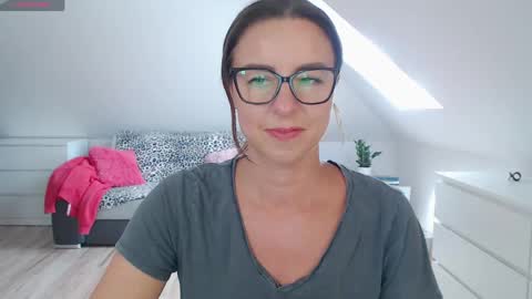 Snapshot of emerald_kittycat chatting on May 2026 10:01:01 AM just me online show from May 2026 10:01:01 AM