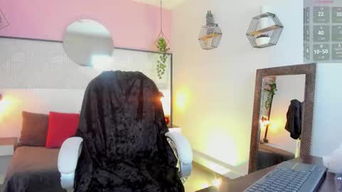 Snapshot of emeralda_co chatting on October 2025 01:10:02 PM Esmeralda online show from October 2025 01:10:02 PM