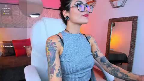 Snapshot of emeralda_co chatting on November 2025 01:33:02 PM Esmeralda online show from November 2025 01:33:02 PM