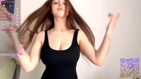 Snapshot of emeraldcotton chatting on October 2025 06:10:01 AM Gily online show from October 2025 06:10:01 AM