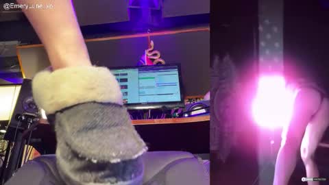 Snapshot of emerylune_xo chatting on October 2025 04:44:01 AM Emery Lune online show from October 2025 04:44:01 AM