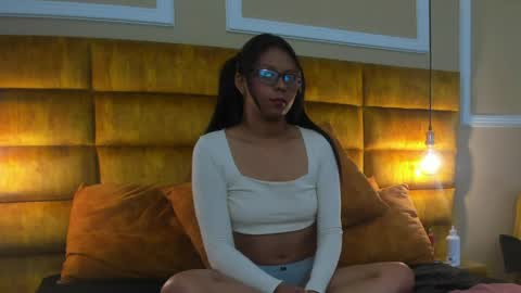 emhavega online show from April 2026 12:57:02 PM