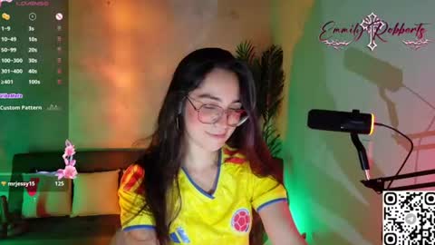 Snapshot of emi_roberts chatting on June 2026 01:44:02 AM Emmily Roberts online show from June 2026 01:44:02 AM