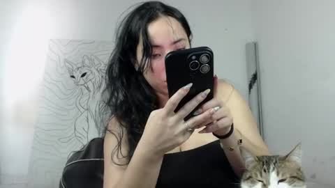 Snapshot of emiantonella_ chatting on May 2026 06:35:01 PM Antonella online show from May 2026 06:35:01 PM