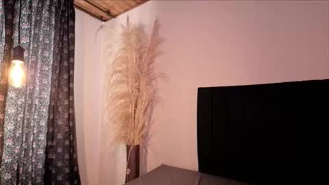 Emilia Gomez online show from September 2025 01:27:01 PM