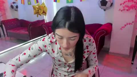 Snapshot of emiily_andrews chatting on July 2026 08:03:01 PM Emiily online show from July 2026 08:03:01 PM