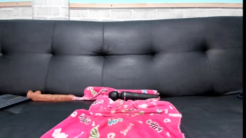 Snapshot of emiily_smile chatting on January 2025 04:35:01 PM Emily online show from January 2025 04:35:01 PM