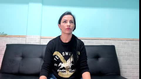 Snapshot of emiily_smile chatting on January 2025 05:51:02 PM Emily online show from January 2025 05:51:02 PM