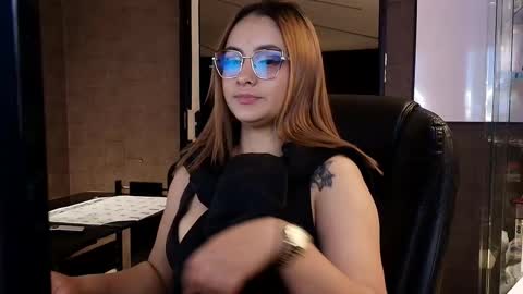 Snapshot of emiily_w1 chatting on October 2025 10:57:02 AM Emily online show from October 2025 10:57:02 AM