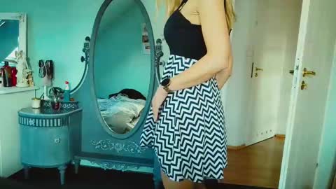 Snapshot of emilachat chatting on February 2025 10:35:01 AM Emila online show from February 2025 10:35:01 AM