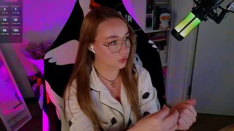 Emili online show from October 2025 11:42:02 AM